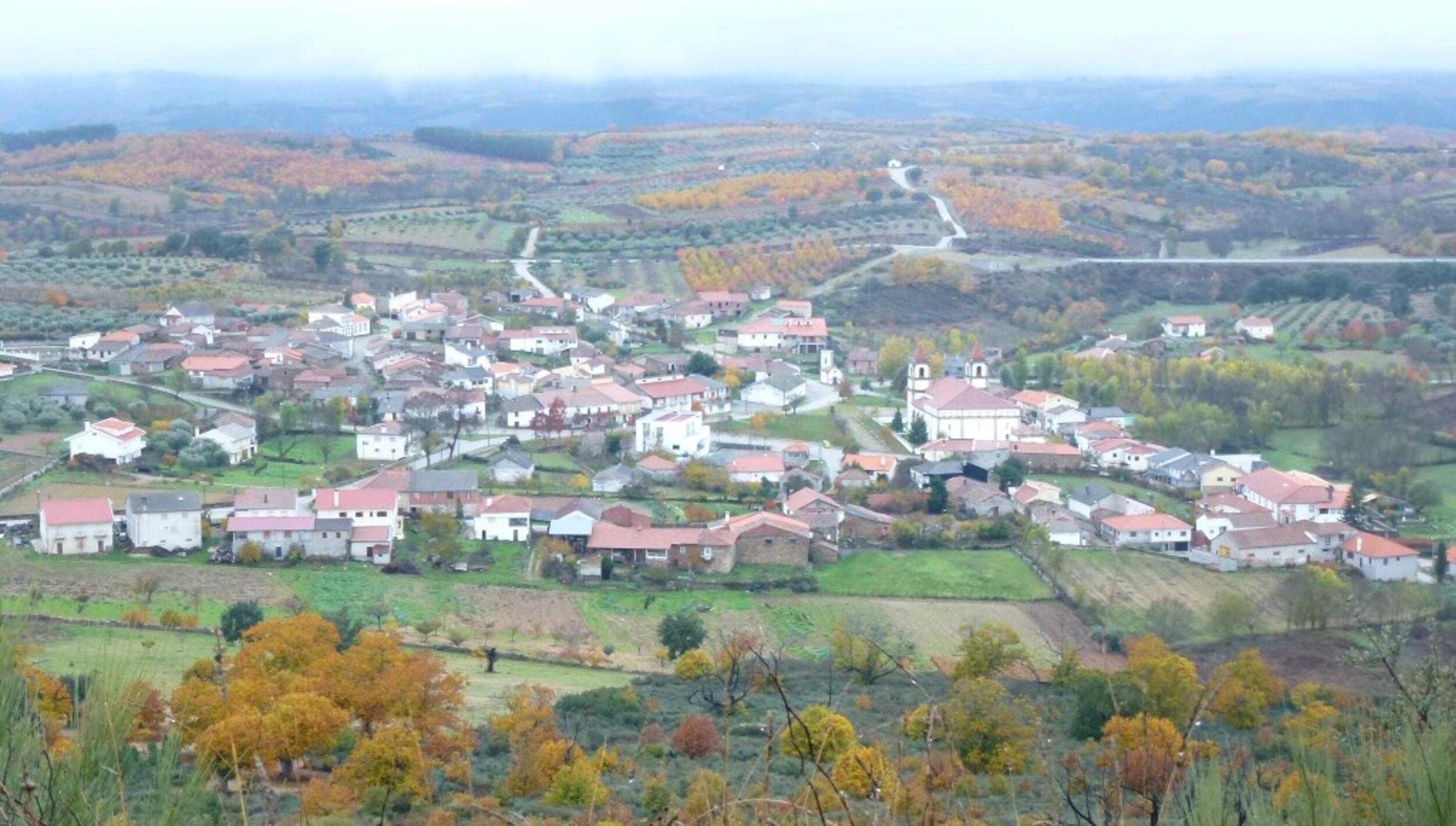 Vista da aldeia de Outeiro