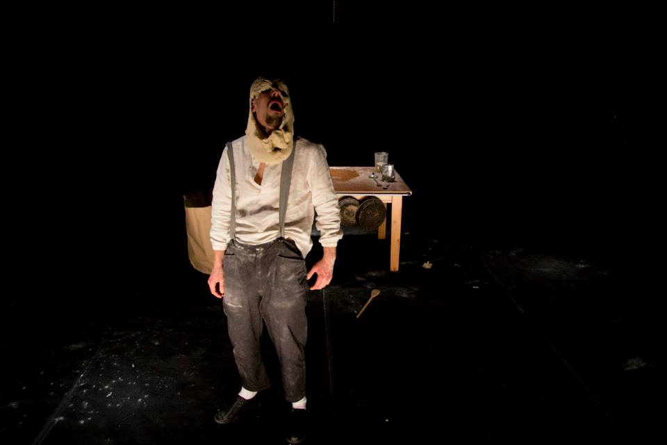 Teatro da didascália: One man alone