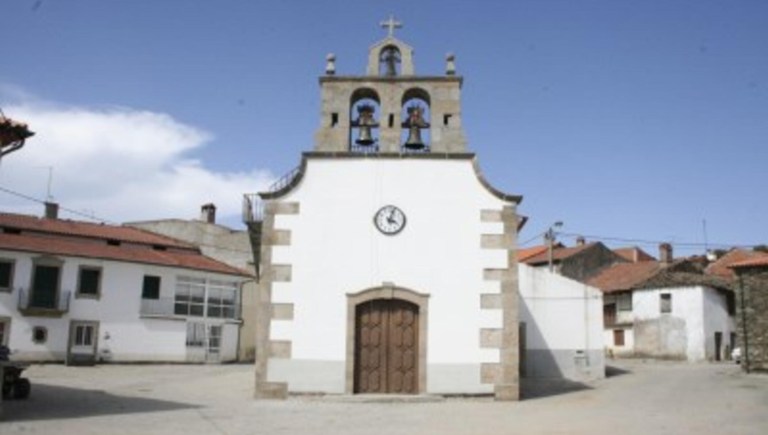 Igreja Paroquial de Paradela / Igreja de São Pedro