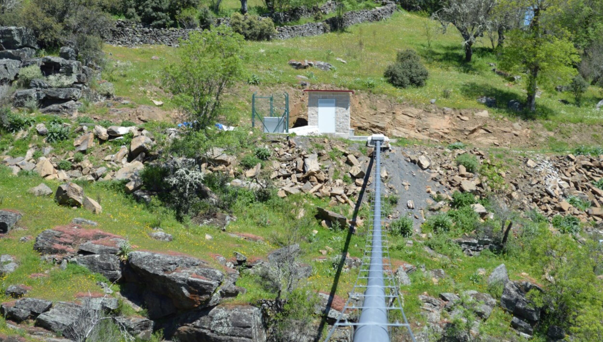 Furo e bombagem da água das termas